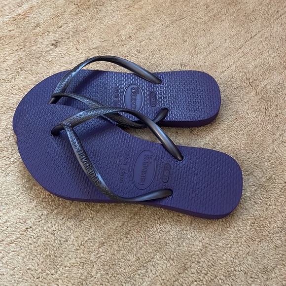 2 sets of Havana’s flip flops! Super cute! A bit worn but a lot of life left! - Picture 2 of 7